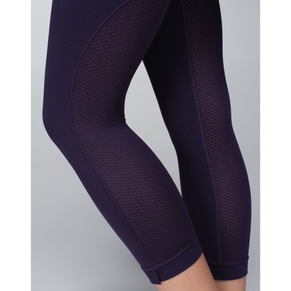 Lululemon Journey Crop in Black Grape - Sz 6 - Picture 3 of 6